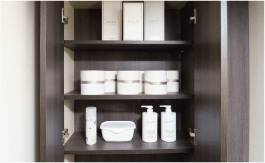 トイレ上部吊戸棚