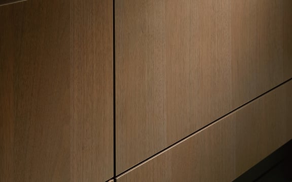 突板仕上げの扉面材