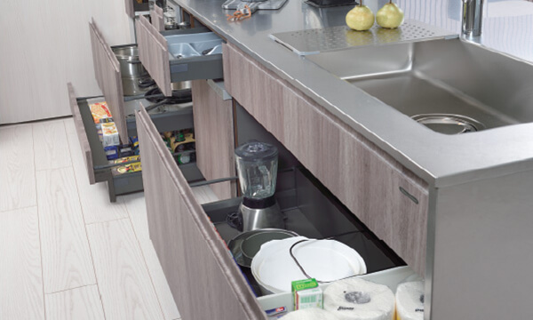 静かに閉まるスライド収納