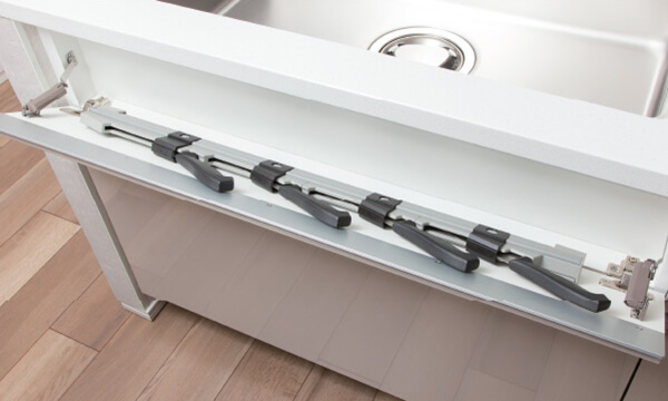 シンク手前のスイング包丁差し