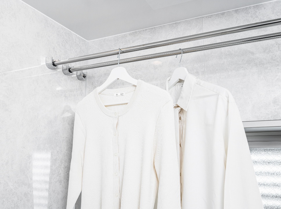 浴室内に洗濯物を干せる
ランドリーパイプ 2本