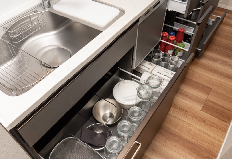 ブルモーション機能付
スライド収納