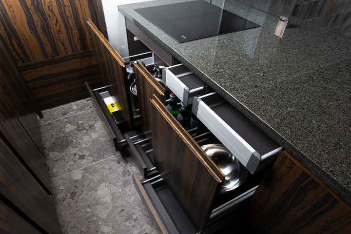 ブルモーション機能付きスライドキャビネット