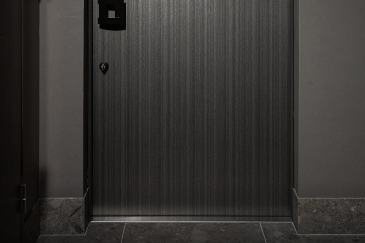 ワイド玄関扉（有効幅 約90cm）