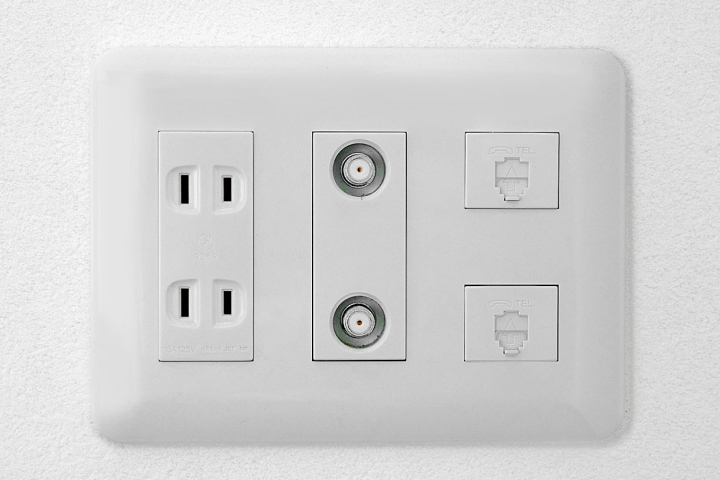 マルチメディアコンセント