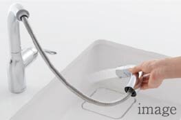 シンク掃除も快適なハンドシャワー