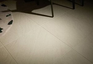 リビング・ダイニング・キッチン床タイル張り