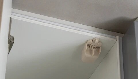 耐震ラッチ