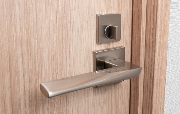 トイレドアの内鍵