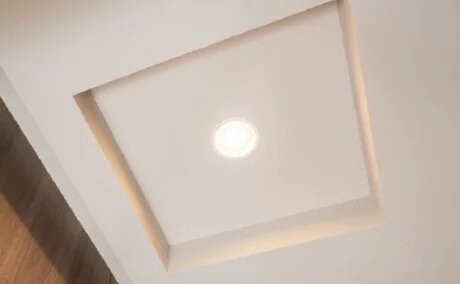 玄関ホールを演出する折上天井