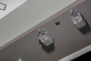 耐震ラッチ