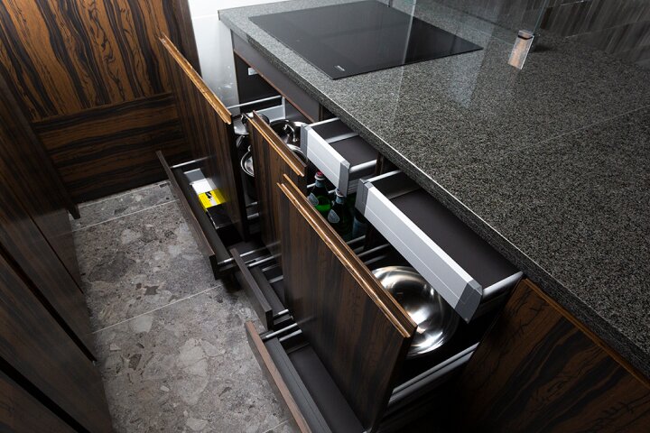 ブルモーション機能付きスライドキャビネット