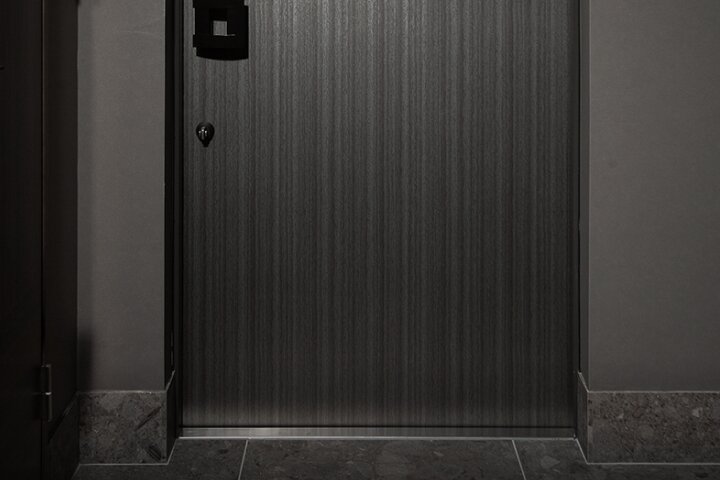 ワイド玄関扉（有効幅 約90cm）