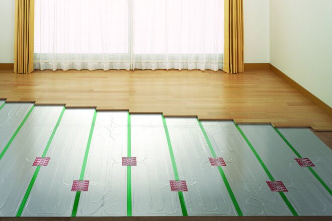 ガス温水床暖房