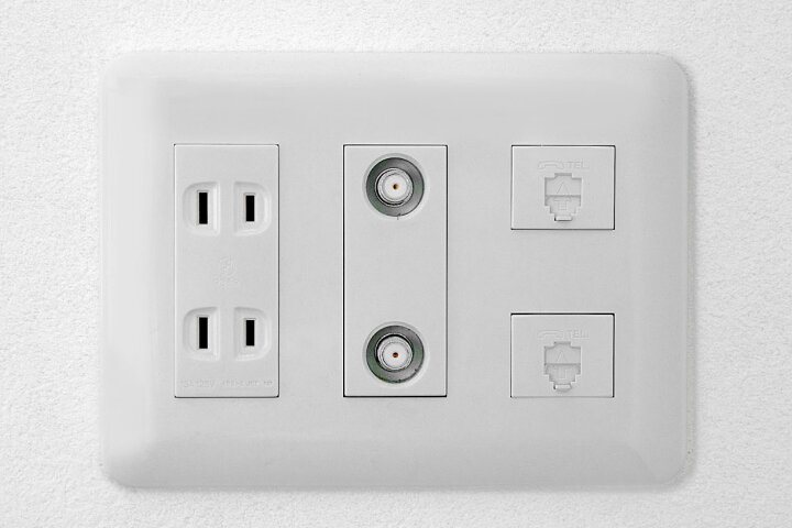 マルチメディアコンセント