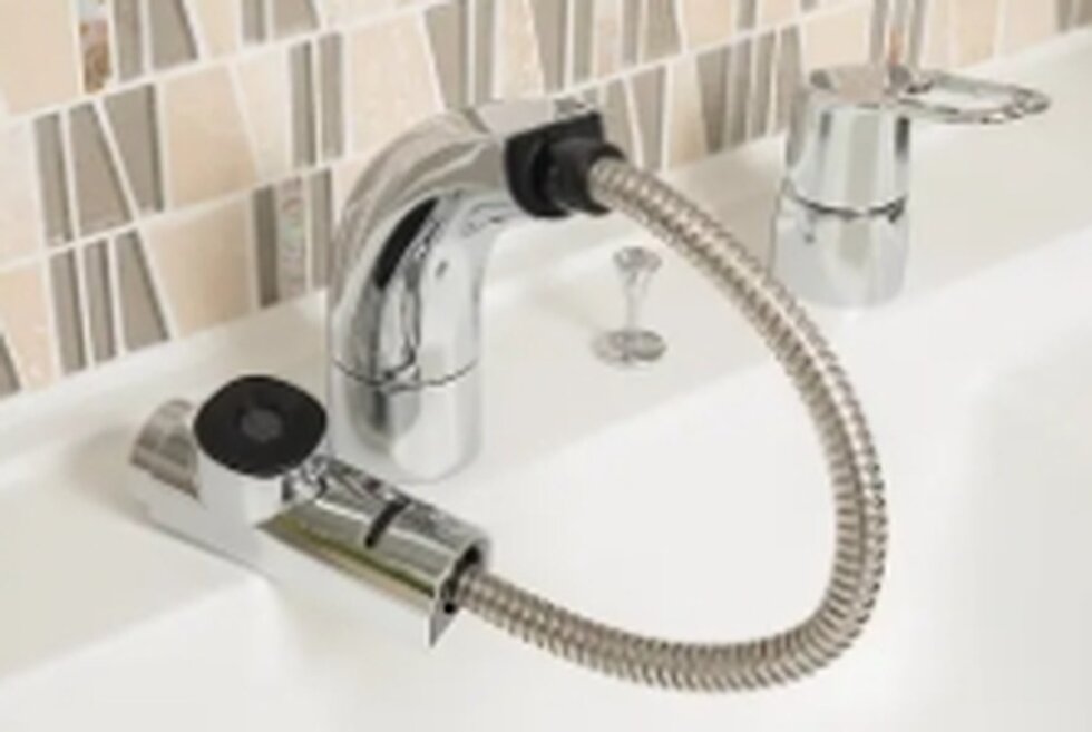 吐水口の高さ調節ができるリフトアップ式
シングルレバーシャワー水栓