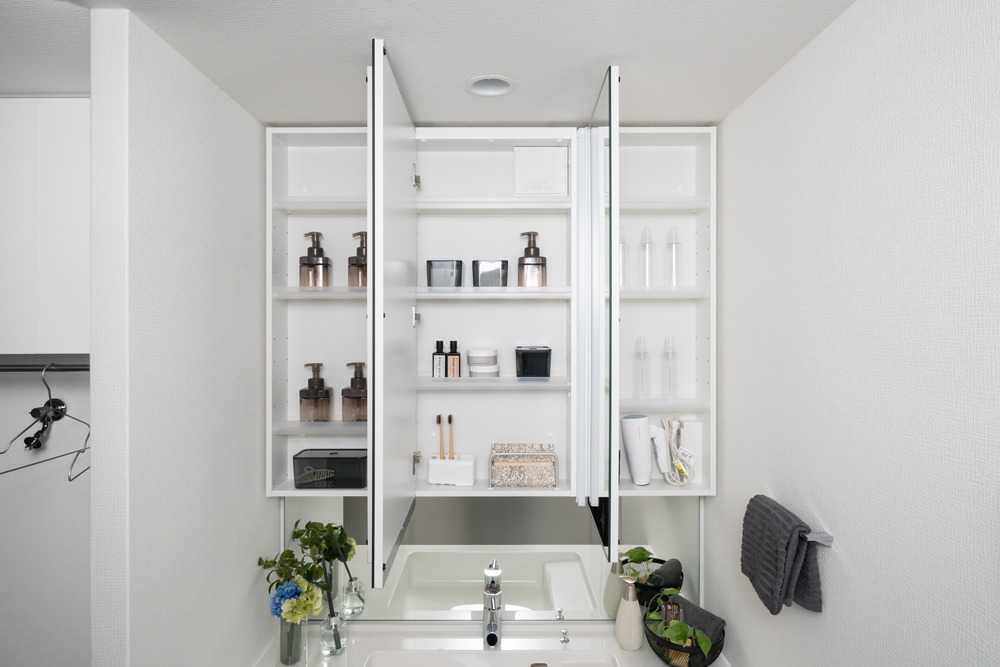 ミラーキャビネット