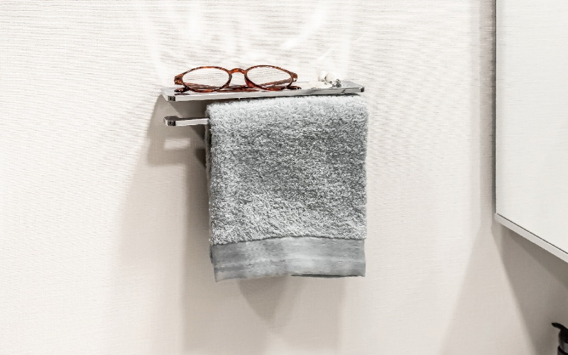 小物置き付きタオル掛け