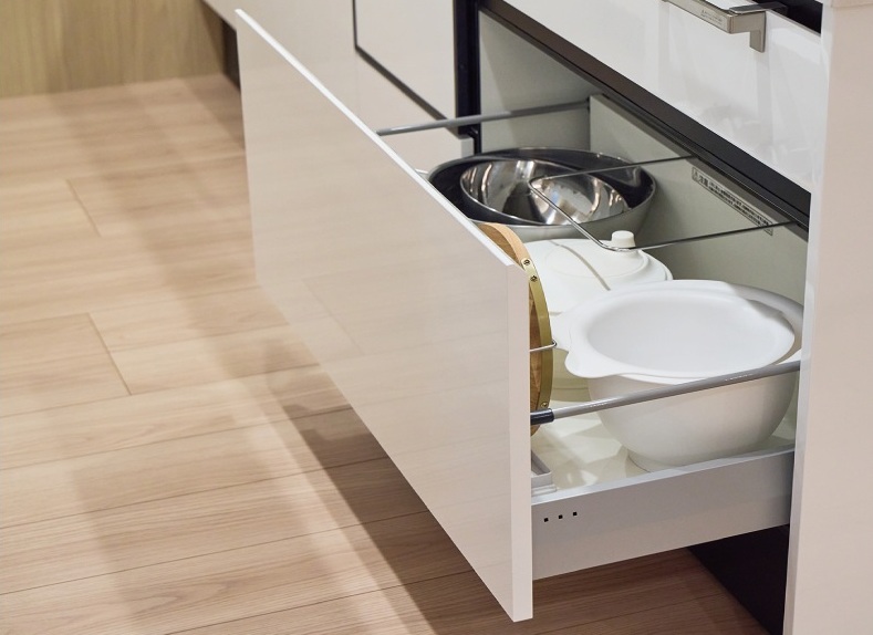 キッチン収納（ソフトクローズ機能付）