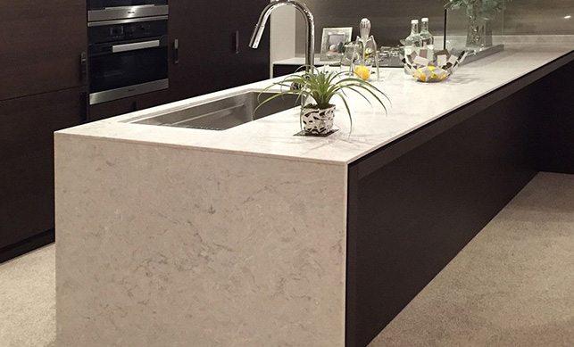 キッチン（天板・側板：フィオレストーン）