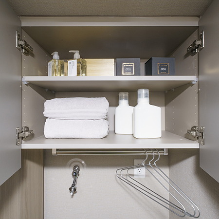 防水パン上部吊戸棚