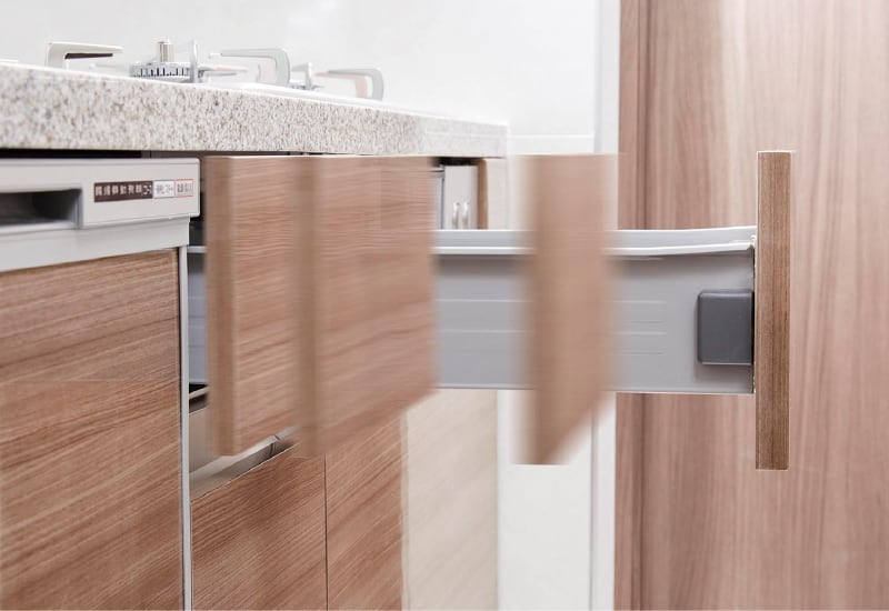 ショックレス機能付スライド式収納