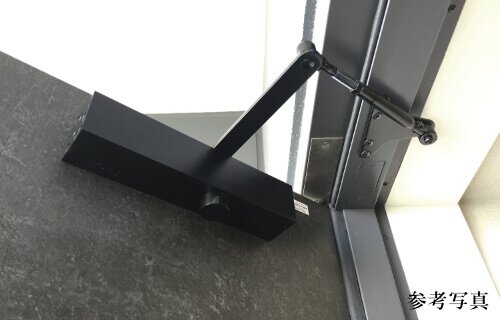 玄関扉 バックチェック機能付ドアクローザー