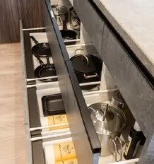 ソフトクローズ付スライド式収納