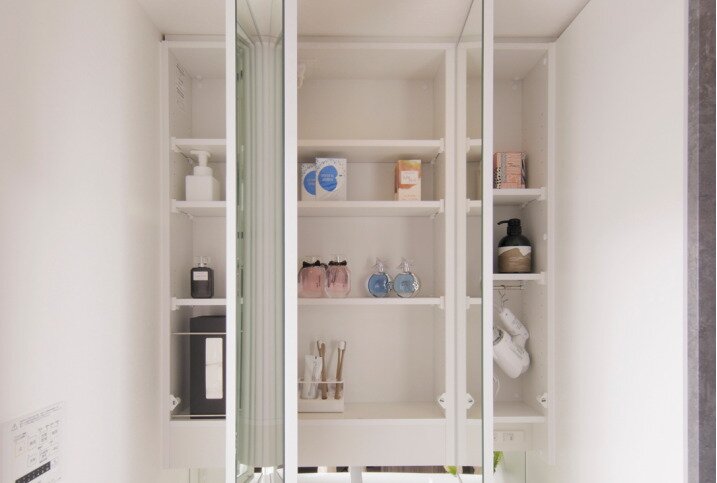 三面鏡 ミラーキャビネット