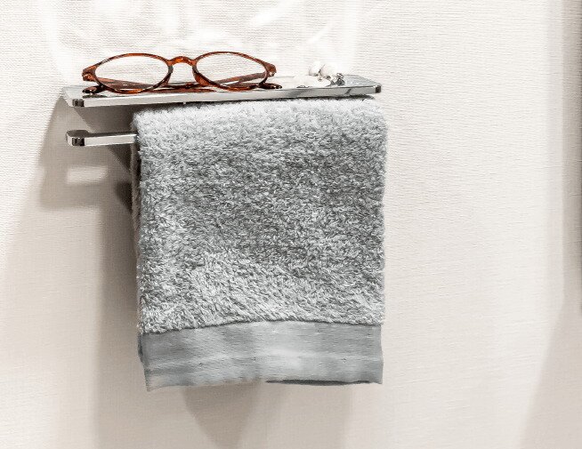 小物置付きタオル掛け