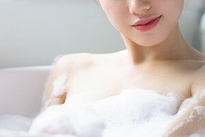 ゆとりのあるサイズのバスルーム