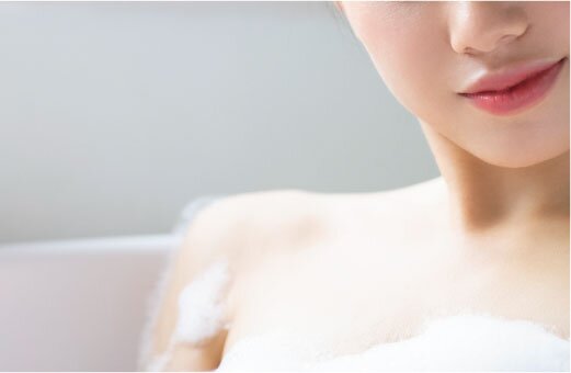 ゆとりあるサイズのバスルーム