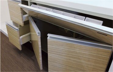 収納豊富なキャビネット