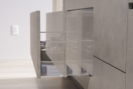 ソフトクローズ機能付きスライド収納