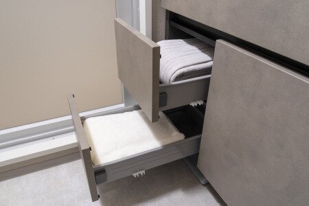 ソフトクローズ機能付きスライド収納