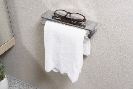 小物置き付きタオル掛け