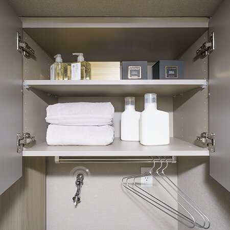 防水パン上部吊戸棚