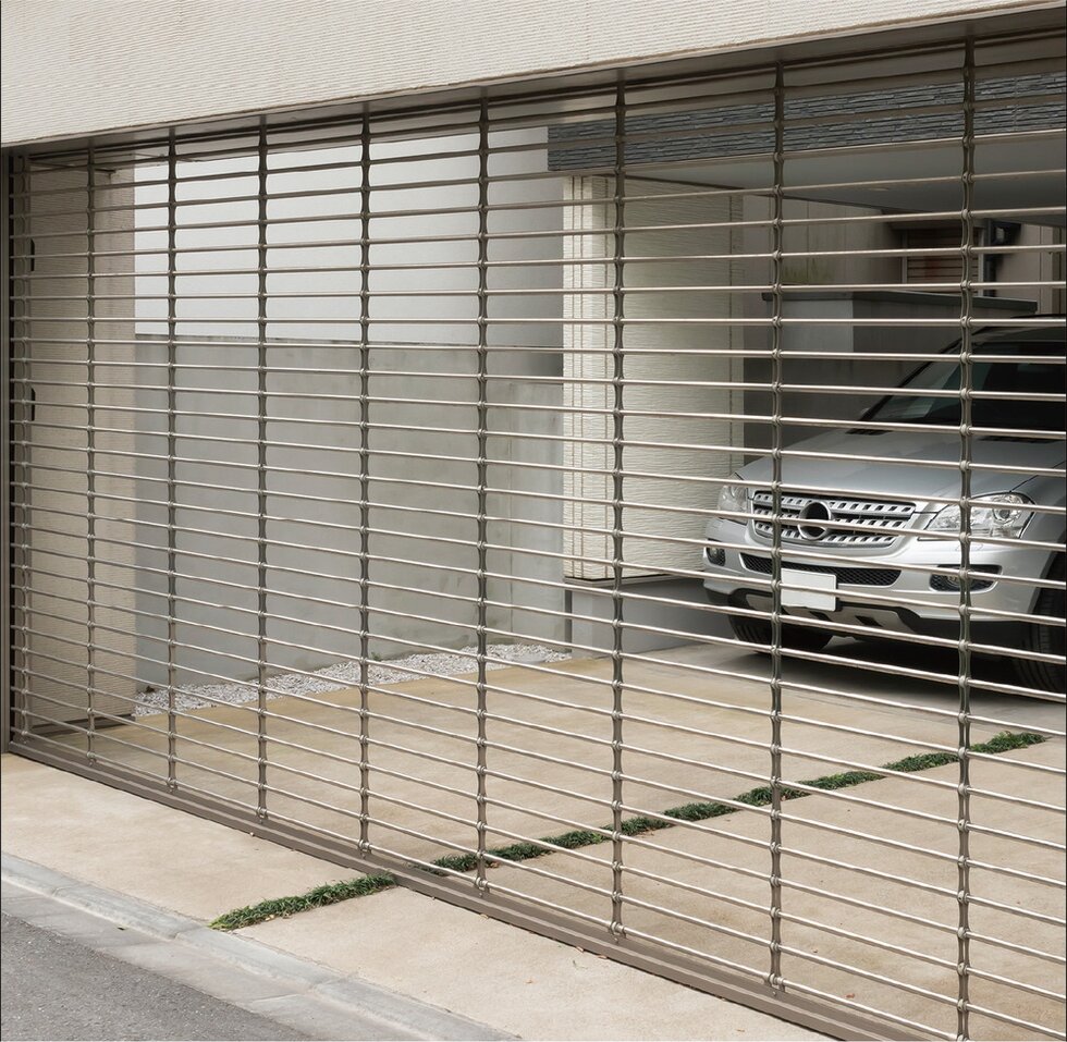 愛車を守るシャッターゲート付駐車場