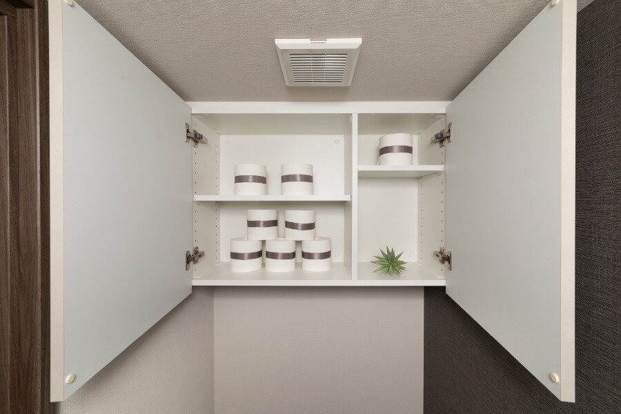 トイレ上部吊戸棚