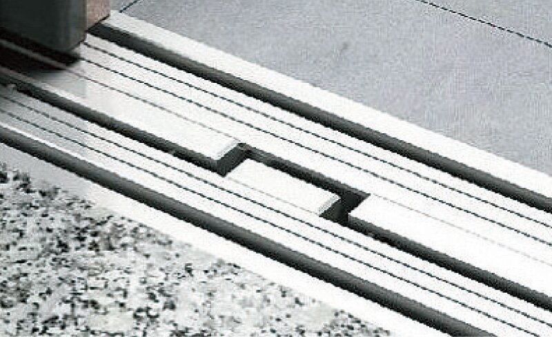 つまずき、はまり込み防止
敷居間隔10mm