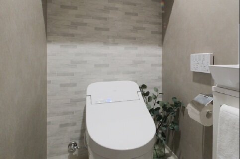 住戸の廊下・トイレには
手摺り用の下地を設置 ※1