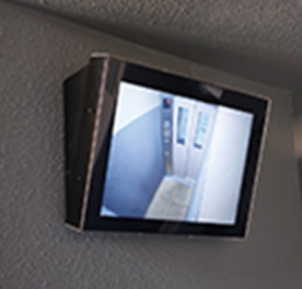 エレベーター内監視モニター