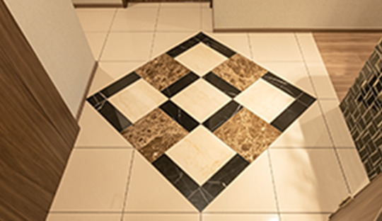 大理石仕上げのホール床