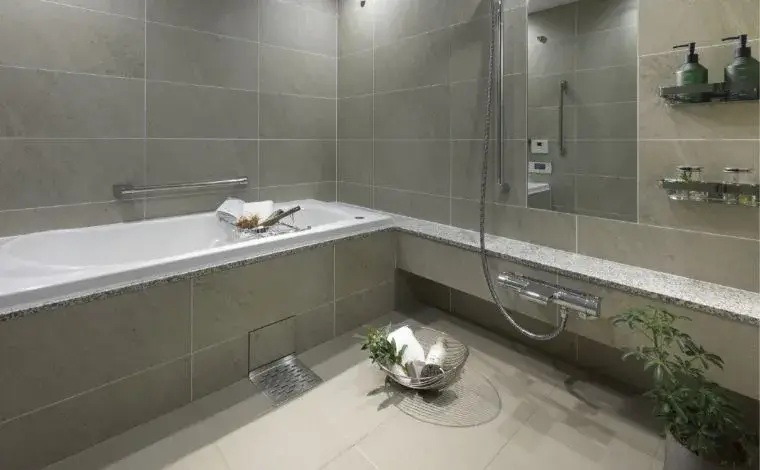 大型サイズの浴室