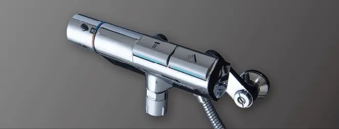 前面のスイッチでお湯の出し止めができるタッチ水栓