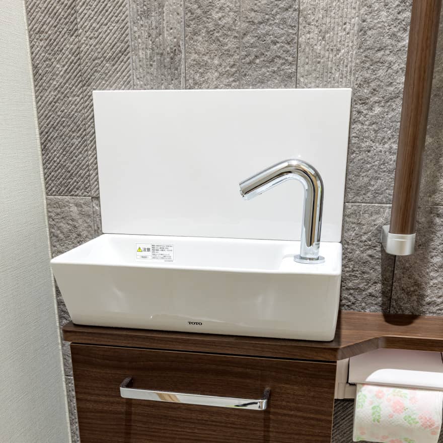 手洗器自動水栓
（レストルームドレッサー付）