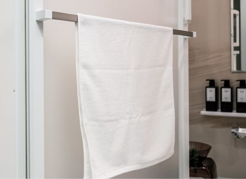 ドア外タオル掛け／ランドリーパイプ