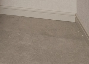 タイル貼りの床