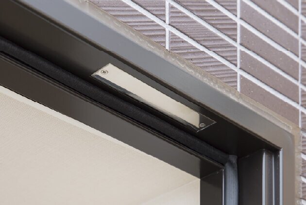 接地階住戸と２階Aタイプの玄関と
開口部に防犯センサー※を設置