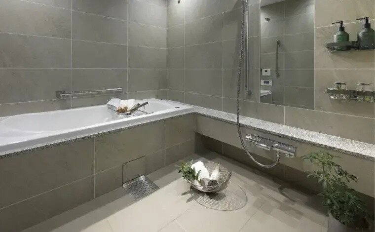 大型サイズの浴室